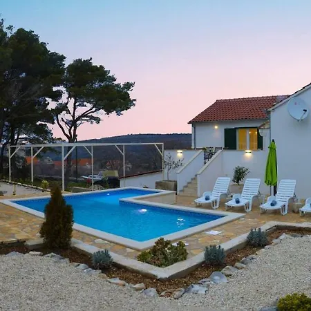 Villa Vila Ela Bobovisca
